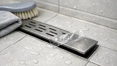 Reset sprzątania łazienki: 7 miejsc przy wannie i prysznicu, które robią największą różnicę