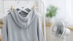 Kaptur w bluzie nie chce wyschnąć? Patent z 2 wieszakami, który naprawdę działa