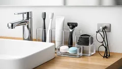 Porządek przy umywalce w 15 minut: 5 tanich trików bez remontu