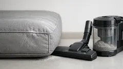 Czyszczenie kanapy sodą oczyszczoną: prosty test, który pokaże, ile brudu siedzi w tapicerce